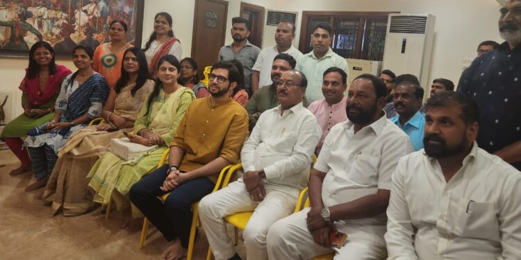 कॉलनी फोरमचे पदाधिकारी मातोश्रीवर