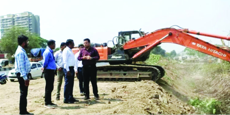 पावसाळ्यापूर्वीच्या नालेसफाईला सुरूवात