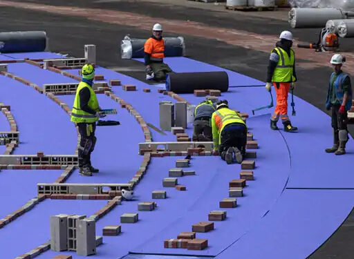 पॅरिस ऑलिम्पिकमध्ये ट्रॅक पर्पल कलरचा