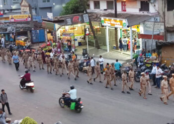 पेणमध्ये लोकसभा निवडणूकीच्या पाश्‍वभूमीवर पोलिसांचे संचलन