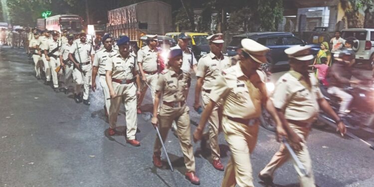 कळंबोलीत पोलिसांचे संचलन