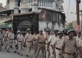 पोलादपूरात पोलीस व निमलष्करी दलाचे संचलन