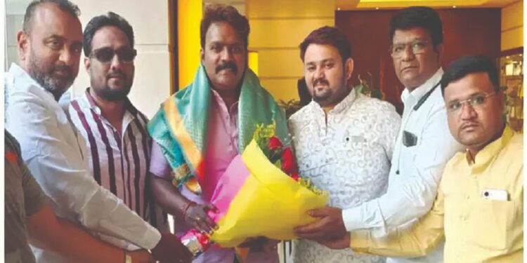 रमेश कदमांची एन्ट्री, सोलापूरमध्ये धाकधूक वाढली