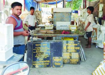 मार्बलच्या देवघरांमुळे लाकडी मंदिरे काळाच्या पडद्याआड