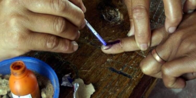 मतदारांच्या बोटावर लागणारी शाई झाली 62 वर्षांची