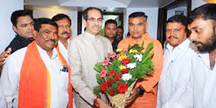 अजित पवार गटाला धक्का; शिवा मोहोड शिवबंधनात