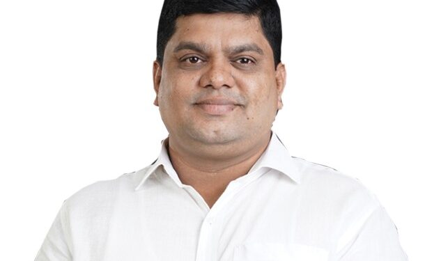 तटकरे विश्वासघातकी माणूस; स्वप्निल म्हात्रेंचा घणाघात