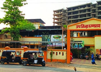 ट्रॉमा केअर सेंटर कागदावर