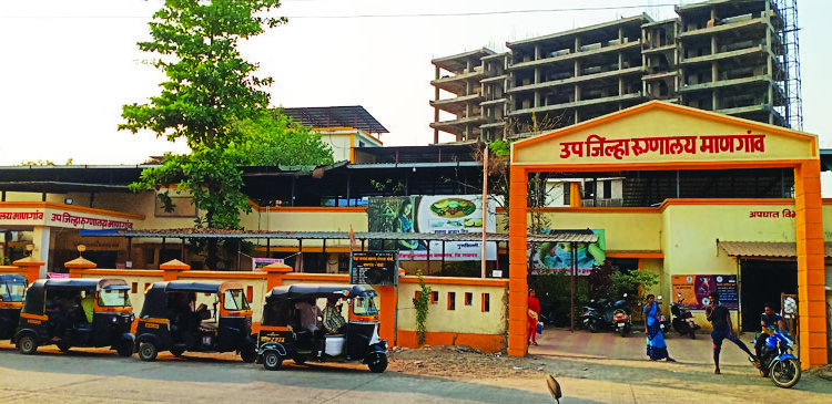 ट्रॉमा केअर सेंटर कागदावर