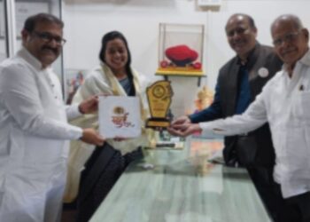 तृषाली जाधव यांना पुरस्कार