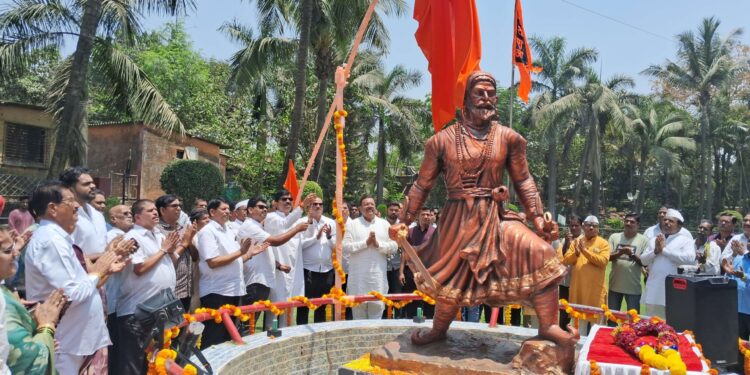 वहाळ येथे छ. शिवाजी महाराज पुतळ्याचे अनावरण