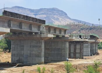 रेल्वेमार्गावरील बोगद्याची कामे पूर्ण