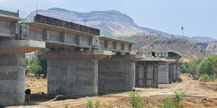 रेल्वेमार्गावरील बोगद्याची कामे पूर्ण