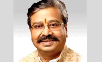 अटक टाळण्यासाठी वायकरांनी स्वीकारली उमेदवारी- गजानन कीर्तीकर