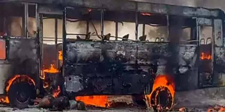 भाविकांच्या बसला आग; नऊ जणांचा होरपळून मृत्यू