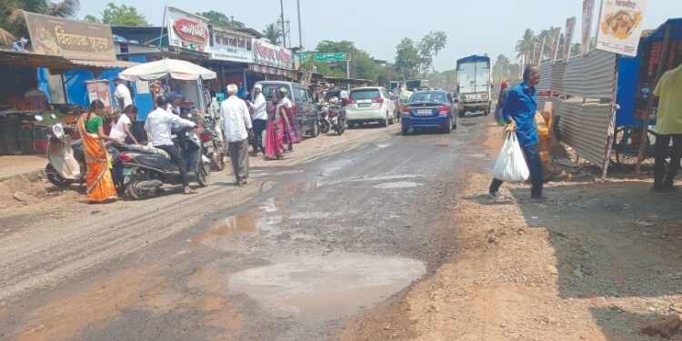 आंबेवाडीतील रस्त्याची दुरवस्था