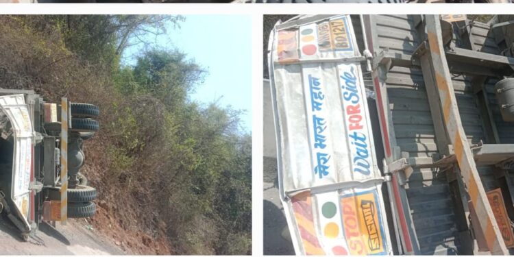 घोणसे घाटात सिमेंटच्या ट्रकला भीषण अपघात