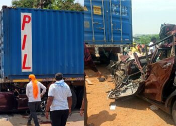 कन्टेनरला कारची मागून धडक; दोघे ठार, तिघे जखमी