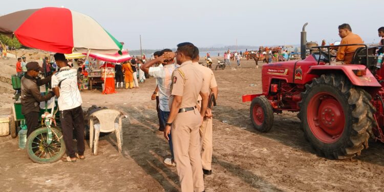 हातगाडयांना नगरपरिषदेचा दणका