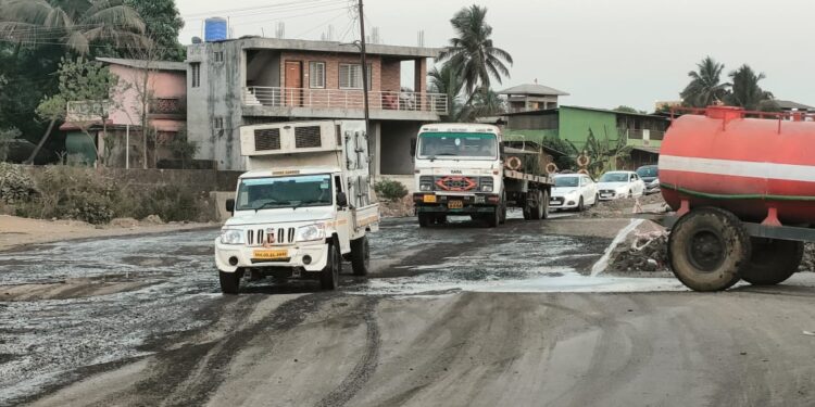 मुंबई-गोवा महामार्गसाठी पाण्याची नासाडी