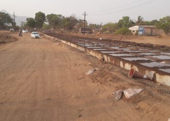 पर्यायी रस्त्यावर धुळीचे साम्राज्य