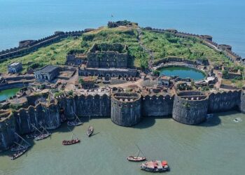 जंजिरा जलदुर्गाचे दरवाजे बंद