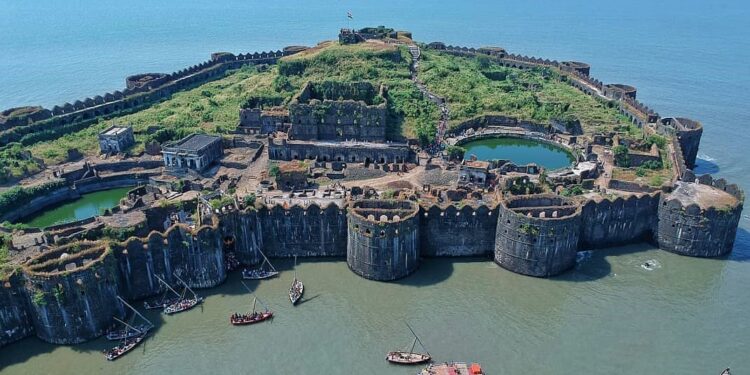 जंजिरा जलदुर्गाचे दरवाजे बंद