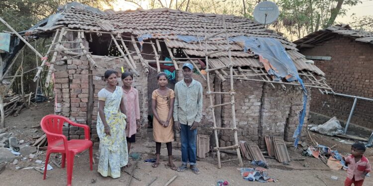हक्काच्या घरापासून आदिवासी बांधव वंचित