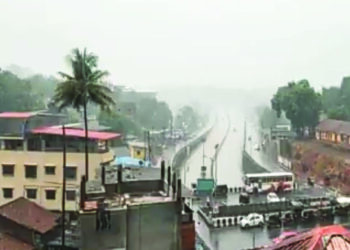 पोलादपूरला अवकाळीने झोडपले