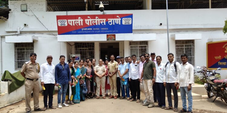 पोलीस निरीक्षकाकडून पोलीस पाटलांच्या कामाचे कौतुक