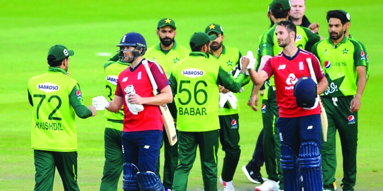 आयर्लंड नंतर आता इंग्लंडने अस्मान दाखवले