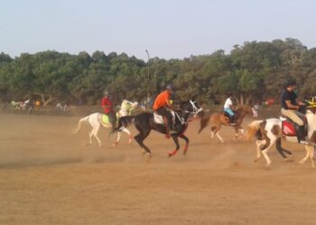 माथेरान पर्यटकांनी अनुभवला अश्‍वशर्यतीचा थरार