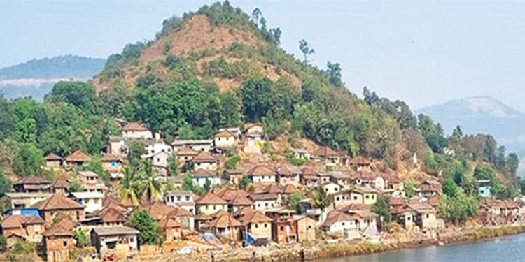 महाडमधील ‘ही’ गावे दरडीच्या छायेखाली