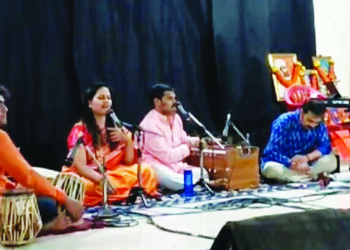 संगीत मैफलीने महाराष्ट्र दिन साजरा