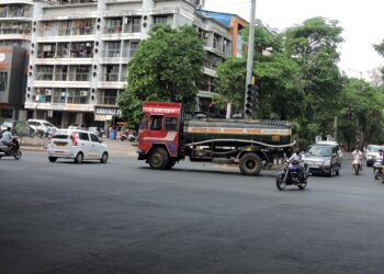 कामोठे ब्रिजसमोरील सिग्नल बंद