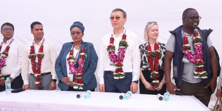 विदेशी प्रतिनिधींचे भारतीय पारंपरिक पद्धतीने औक्षण