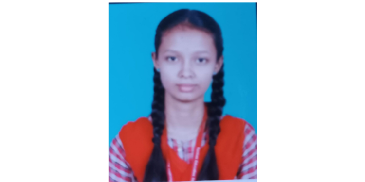 घरीच अभ्यास करून शाळेत प्रथम