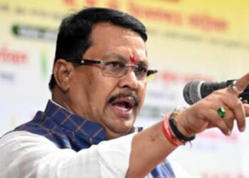 गिरीश महाजनांकडे लोण्याची कटोरी