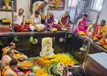 विरूपाक्ष महादेव मंदिरात लक्ष पुष्प अर्चन सोहळा
