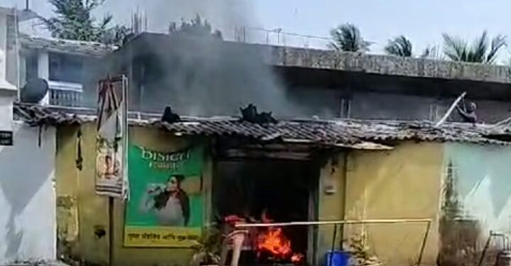 सॅन्डविचच्या दुकानाला आग