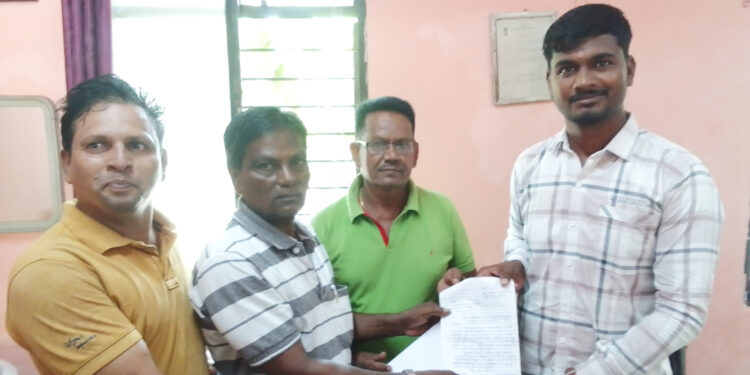 एसटी सुरू करण्यासाठी आगार व्यवस्थापकांना निवेदन