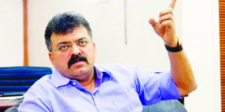 ठाण्यातील लढाई निष्ठावंत विरुद्ध गद्दार