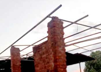 अवकाळीने घरांचे मोठे नुकसान