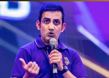 निवडकर्त्यांच्या पायाला हात लावणार नाहीः गंभीर