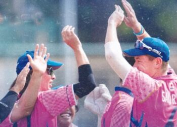 अवघ्या 12 धावांतच खुर्दा