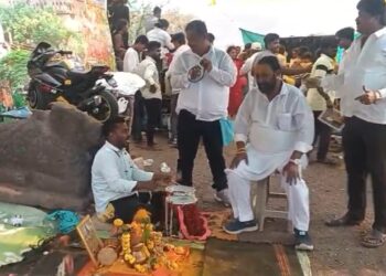 ठाकरे गटाचे खंडेरायाला साकडे