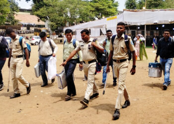 मावळ लोकसभा निवडणुकीसाठीचे साहित्य मतदान केंद्रांवर