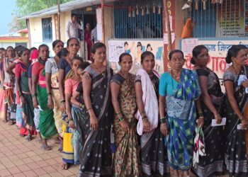 पाऊस थांबल्यानंतर मतदारांचा उत्साह कायम