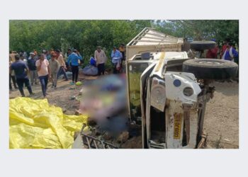 पीकअप पलटी होऊन भीषण अपघात