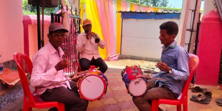 लग्नसराईमध्ये खालूबाजाला वाढती मागणी